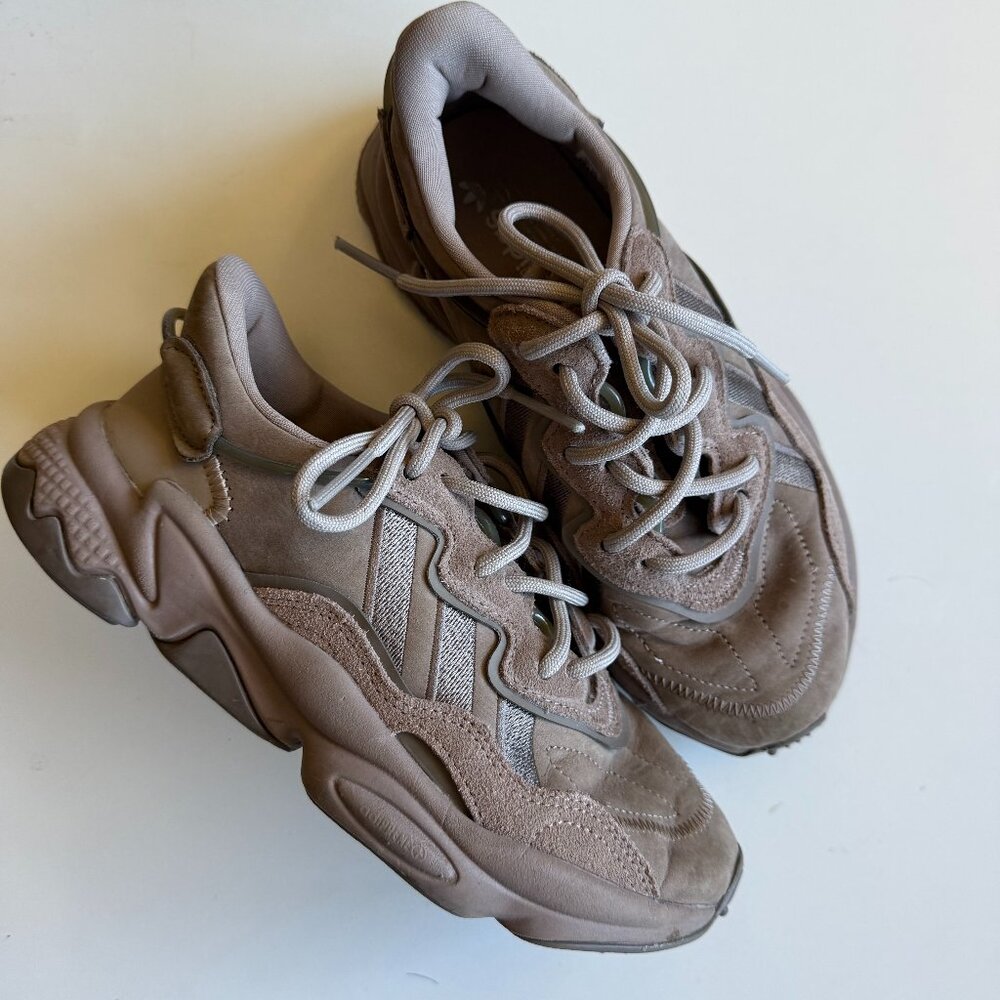 Women's Ozweego Adidas tennis shoes